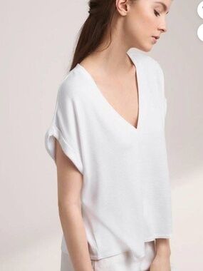 The Aritzia Wilfred Free Brosh Relaxed White Knit T-Shirt in size small
